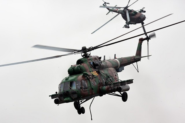 Trực thăng chở quân Mi-8.